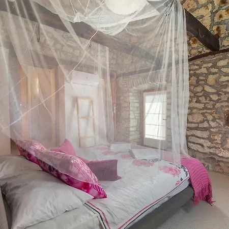 Sussini Semesterbostad Krbune